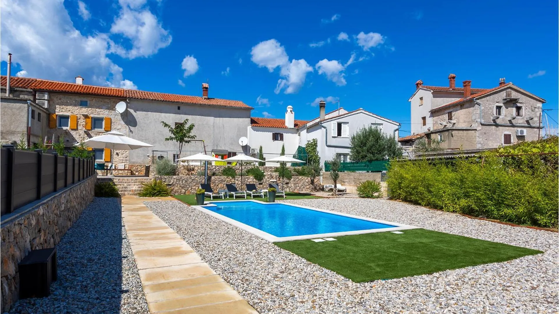 Holiday home 2 Bedroom Pet Friendly Home In Brzac
