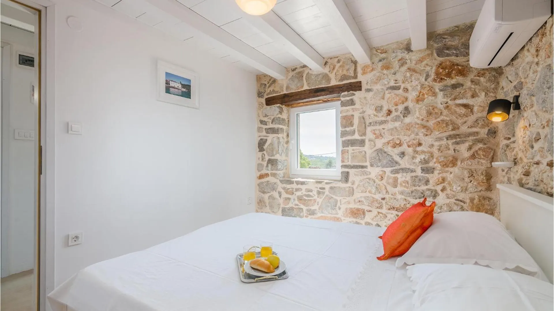 2 Bedroom Pet Friendly Home In Brzac Holiday home